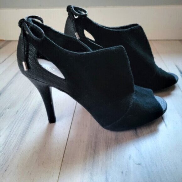 NINE WEST Black Leather Ankle Bootie Heels Sz 7.5 - Picture 7 of 10